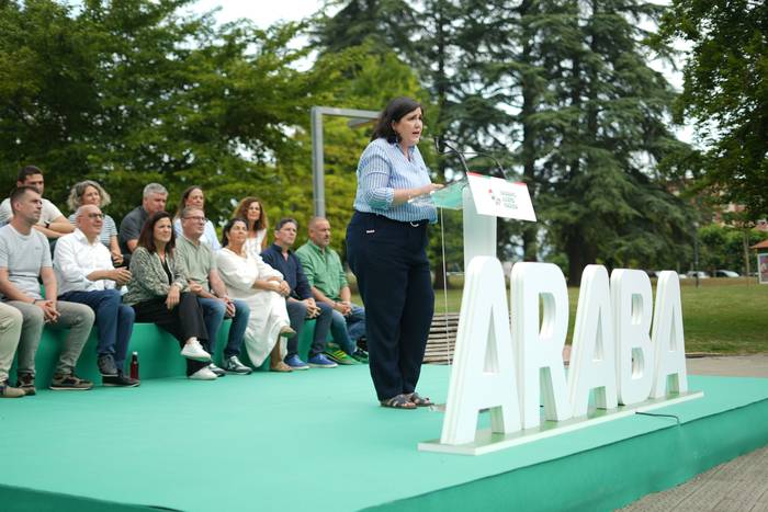Aiaraldearen “baikortasuna,  25 1752341247414