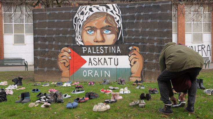 Palestinako genozidioaren biktimak omendu dituzte Laudioko monolitoan