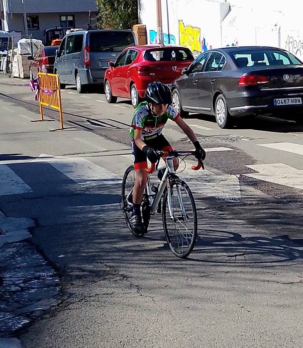 Txirrindulari gazteek erloju 72 1771856291326