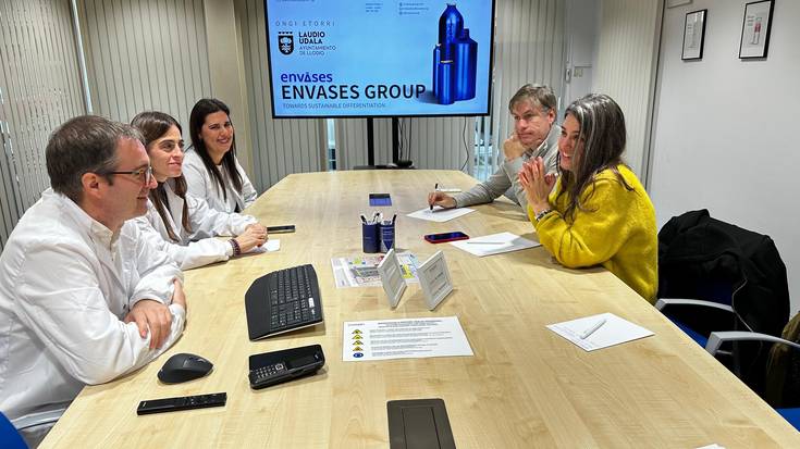 Laudioko udal gobernu taldeak Envases bisitatu du abenduaren hasieran