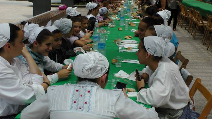 Dantza taldeak taldeak izan  26 1496041604060