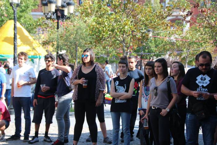 Gazte ugari batu zituen Inde 3 1508073759759