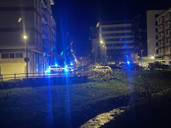 Pertsona bat atxilotu dute Laudion furgoneta bat lapurtzen saiatzea egotzita