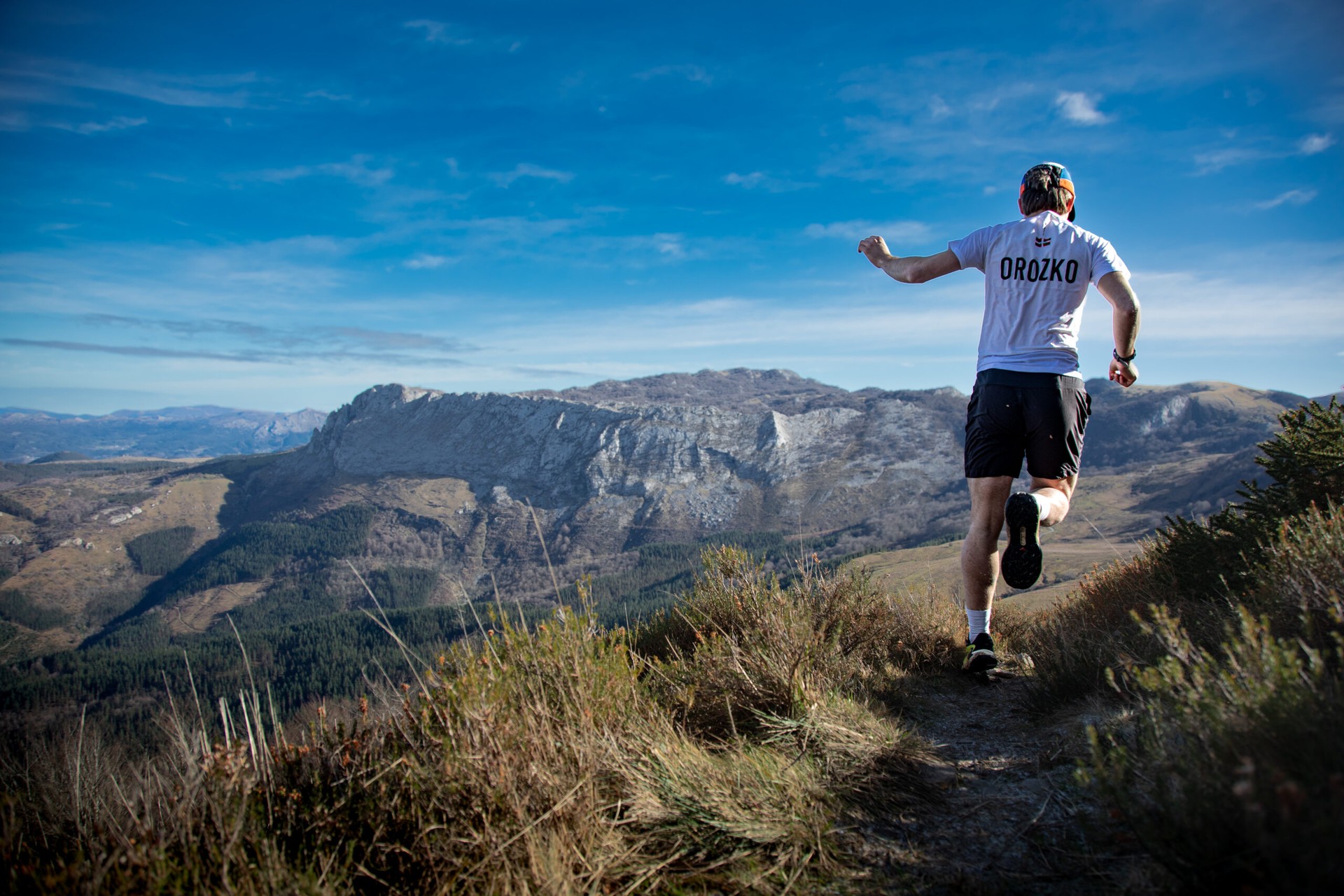 Itxinan Barrena Trail lasterketaren lehen edizioa ate-joka