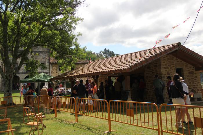 Andra Mari Zuri ospatzeko el 1 1502365260093