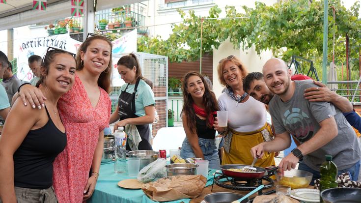Tortilla lehiaketak erakarri ditu okondoarrak jaietara gaur goizean