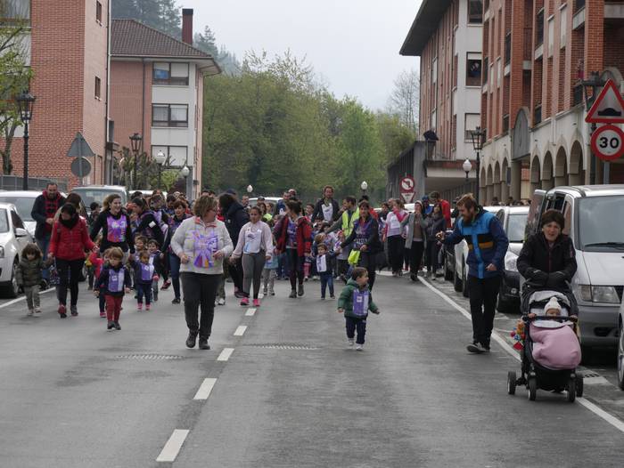 Eskolek hartu dute Korrikare 105 1555089295281