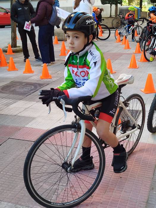 Txirrindulari gazteek erloju 25 1771856187954