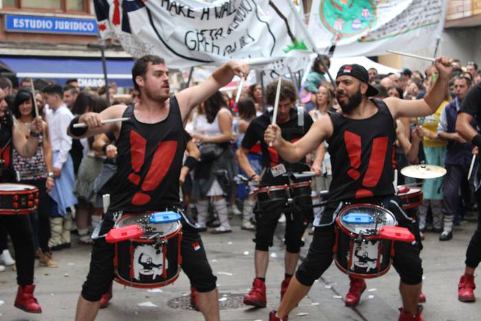 Suziria piztuta lehertu da j 15 1502792729965