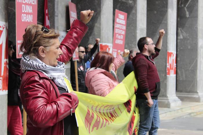 Pentsionisten, emakumeen eta 42 1525176838709