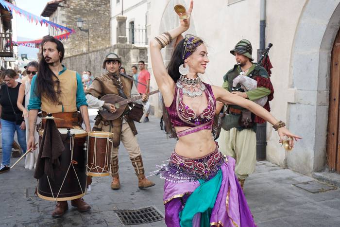 Jendez beteta itzuli da Artz 33 1758400052610