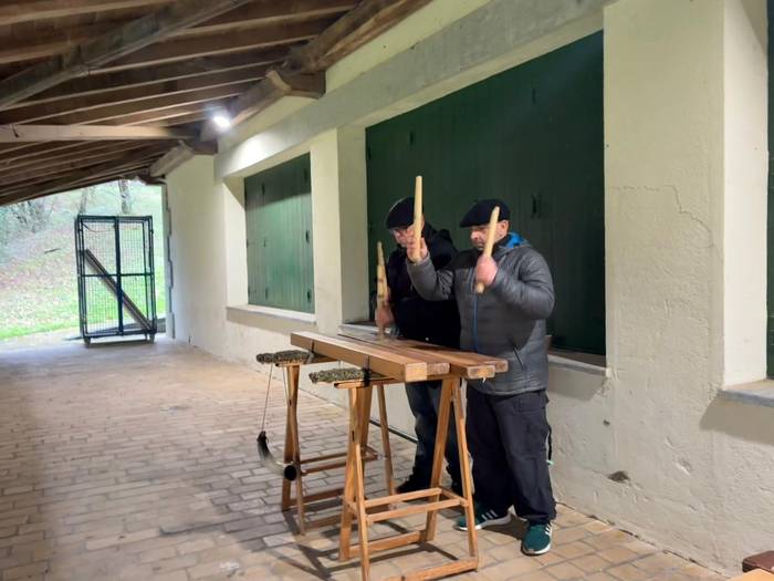 Olentzero eta Mari Domingi L 16 1766335845846