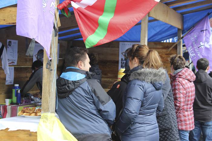 Baserri Azoka egin dute Okon 3 1521978625758