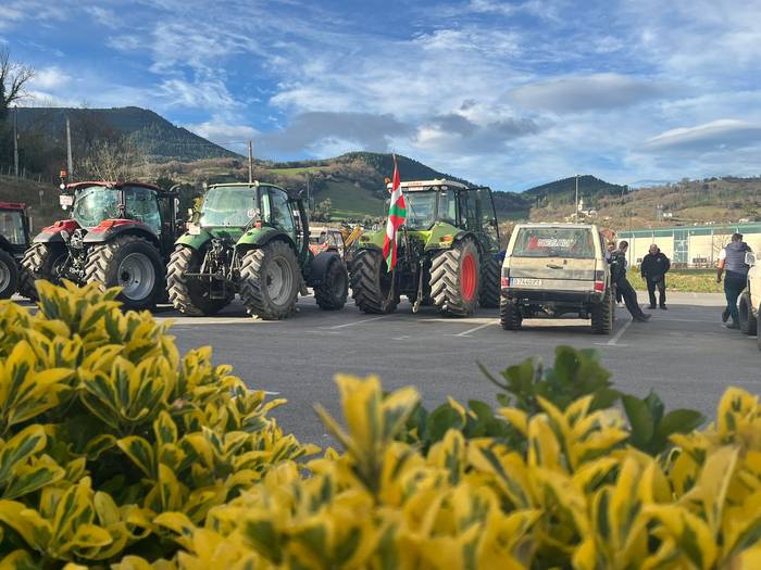 "Traktorada" egin dute Artzi 2 1768766439701