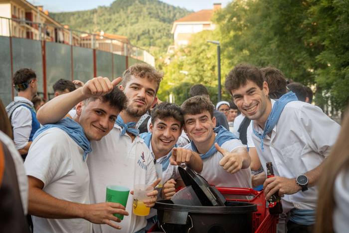 Zezen plaza lepo Muturreko H 83 1756414778399