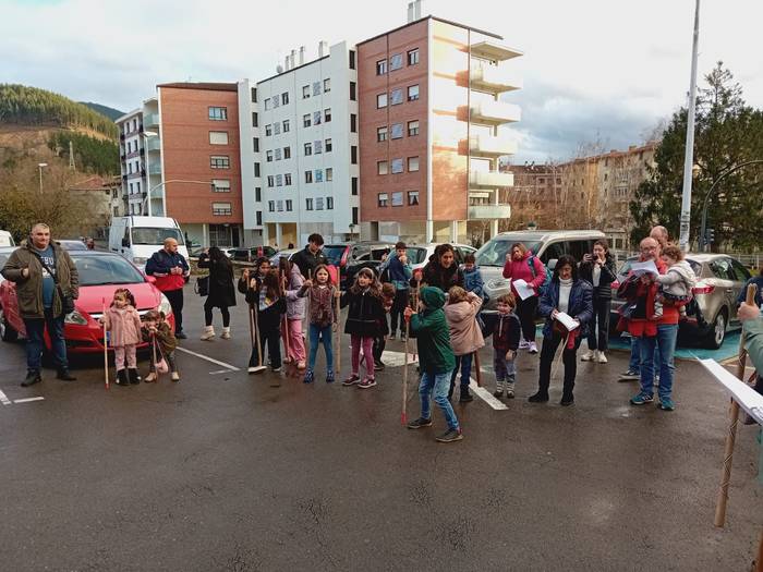 Agate Deunaren bezperak adin 28 1770290677762