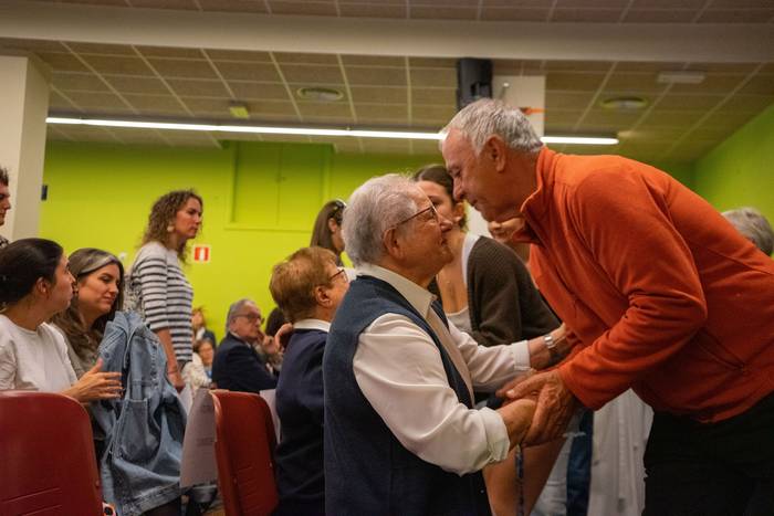 Agur jendetsu eta hunkigarri 18 1759073076501