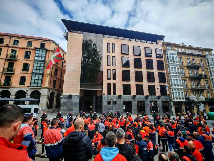 Bilboko kaleetara jo dute Tu 33 1776166152563