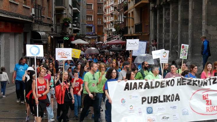 Ehunka lagun bildu ditu Aiaraldeko hezkuntza publikoaren aldeko mobilizazioak