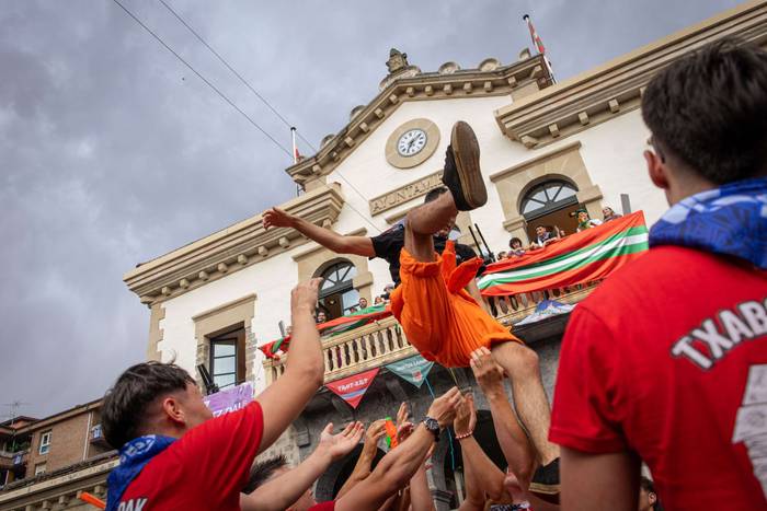 Lehertu da festa-giroa Amurr 78 1755025759997