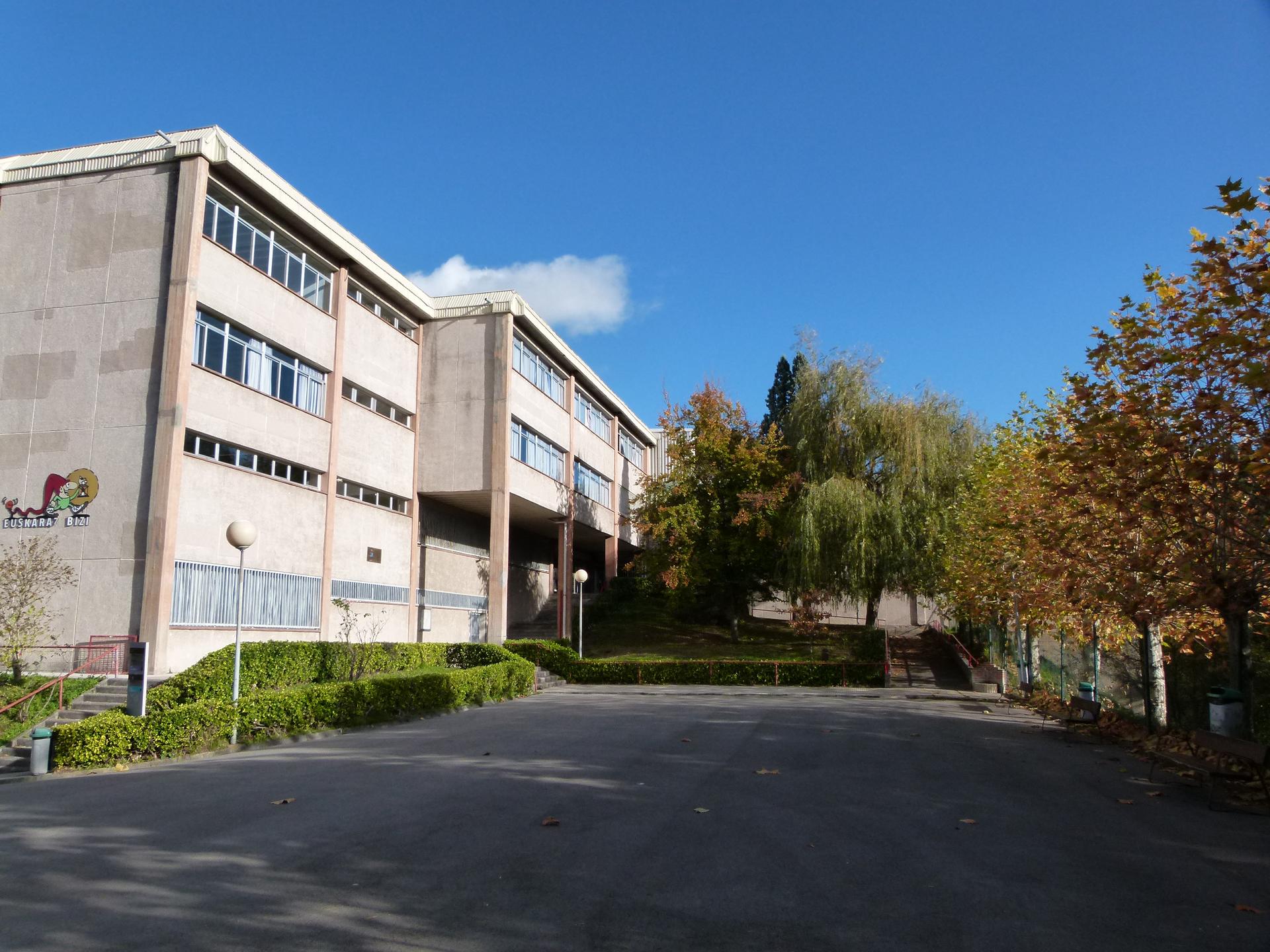 DBHko musika eta Batxilergoko geologia irakasle lanpostu eskaintzak