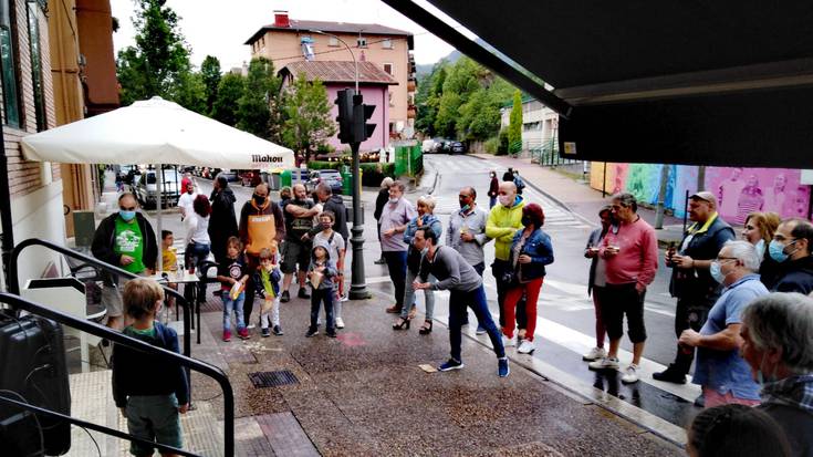 Musikak eta hainbat norgehiagokek girotu dute larunbata Ugarten