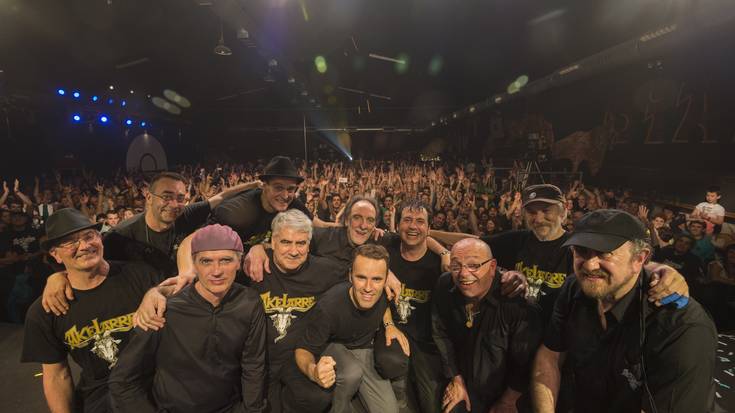 Akelarre musika taldearen historia kontatzen duen dokumentala proiektatuko da azaroaren 29an Laudioko Kasinoan