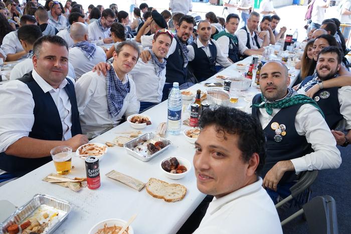 Jendetza batu da kuadrillen  19 1756401827483