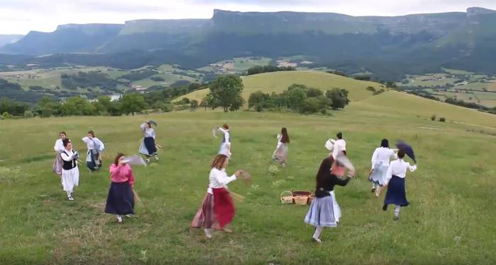 'Indarkeria matxistaren aurka Aiaraldea dantzan' lehiaketa, abian