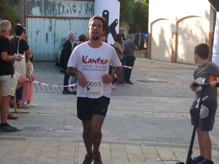 Haur zein helduek izan zuten 331 1538429806661