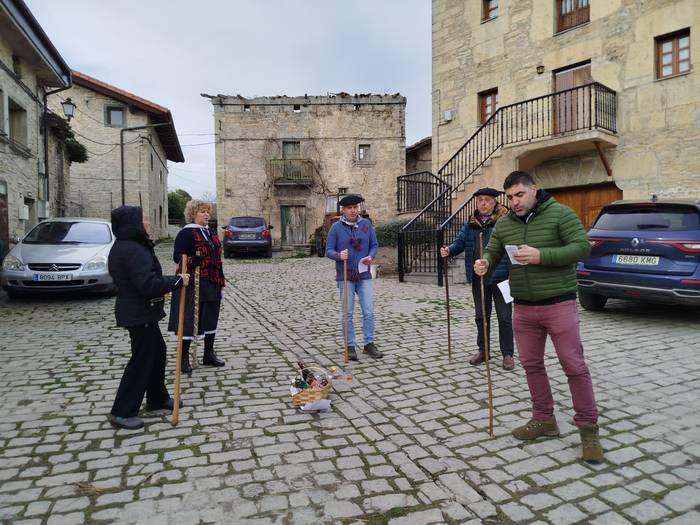 Agate Deunaren bezperak adin 56 1770303105361