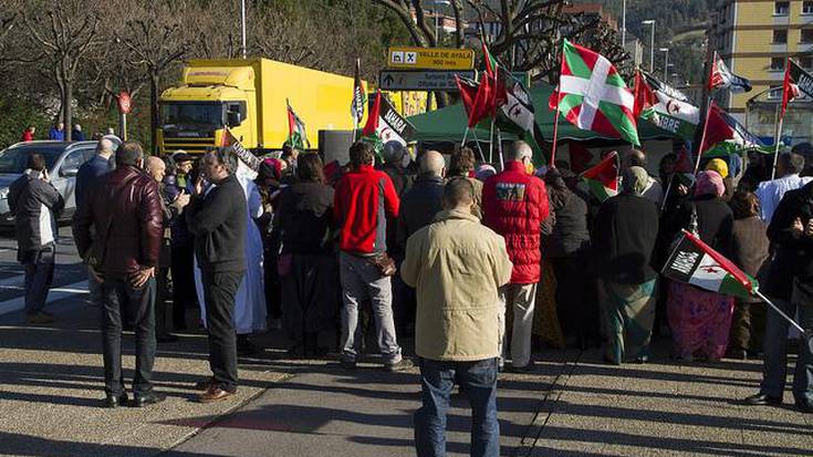 Aiaraldean 3.800 kilo elikagai jaso dira Sahararen aldeko karabanan 