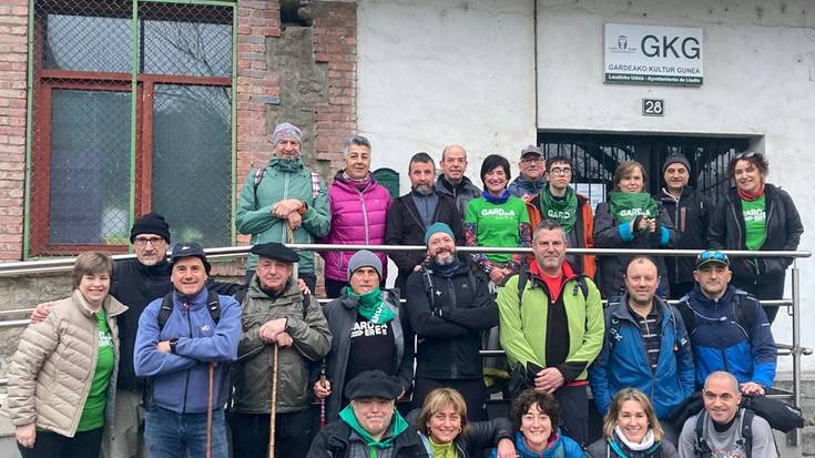 Mostatxara igota agurtu dute urtea Gardeako bizilagunek