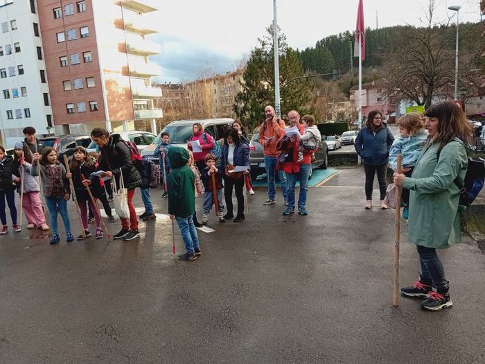 Agate Deunaren bezperak adin 34 1770290684341