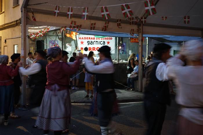 Danbor, buruhandi, dantza et 37 1758311913105