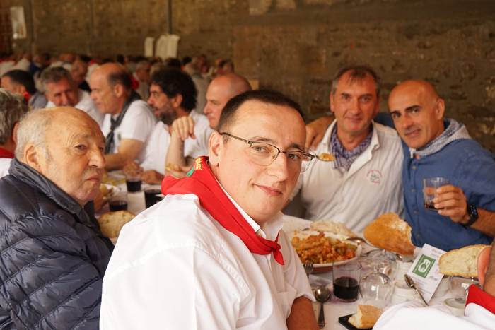 Ehunka kofrade bildu dira el 42 1756714048274