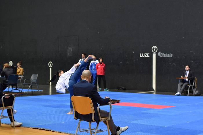 Urrezko bost domina lortu di 15 1519024148129