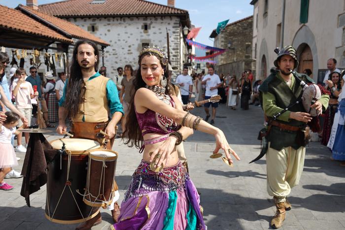 Jendez beteta itzuli da Artz 3 1758400016357