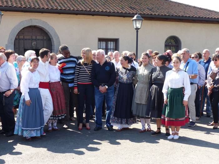 Auzokide ugarik hartu zuten  115 1506367081914