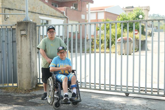 “Laudio Goikoak ez ditu nire semeak behar dituen irisgarritasun baldintzak betetzen, eta zerbait gertatuko balitzaio nik ordubete beharko nuke haraino heltzeko”