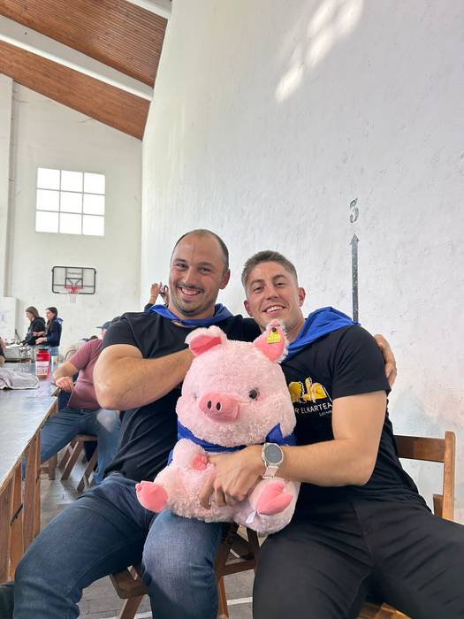 Herri giroan ospatu dituzte  35 1762718767718