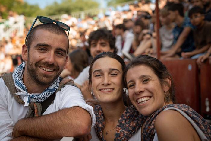 Zezen plaza lepo Muturreko H 17 1756414577355