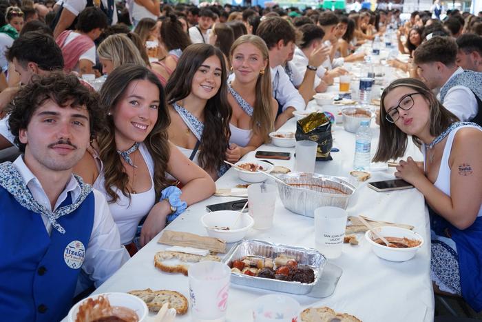 Jendetza batu da kuadrillen  33 1756401924639