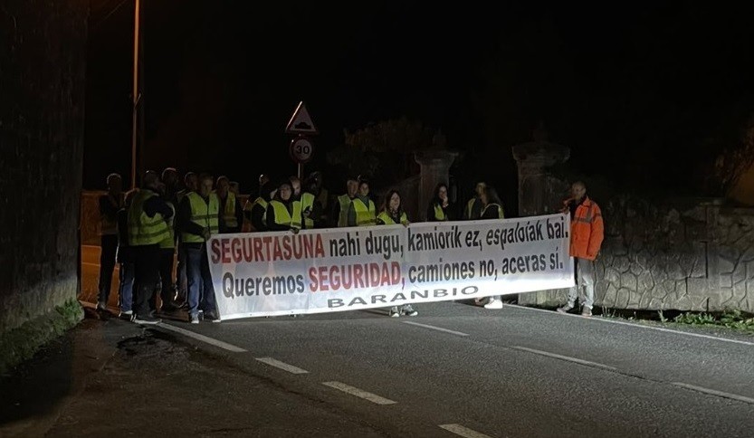 Baranbioko herritarrek trafikoa eten zuten atzo AP-68 autopistaren doakotasuna exijitzeko