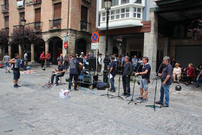 Jendetza eta giro ona nagusi 52 1494849435299