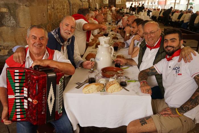 Ehunka kofrade bildu dira el 4 1756713958405