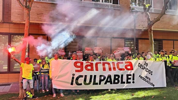 Greba mugagabea Logroñora eraman dute Maderas de Llodioko langileek, Garnica taldearen bulegoetara