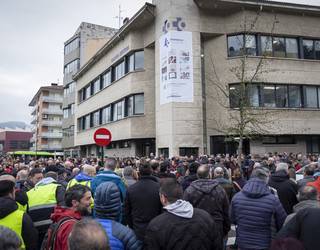 "ZIU mugikorrean medikurik ez egoteagatik herritar bat zendu izana" gaitzetsi du Laudioko Udalak