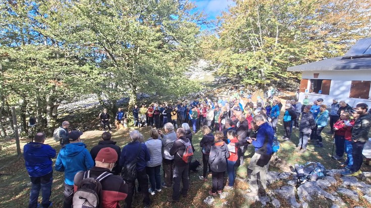 Isidoro Derecho mendizale laudioarra oroitu dute Austegiarmingo aterpean