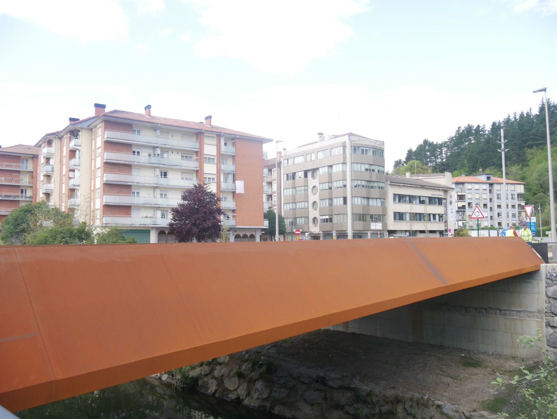 Altzarrate zubian hasiko dira Laudio Nerbioi ibaiaren uholdeetatik babesteko lanak
